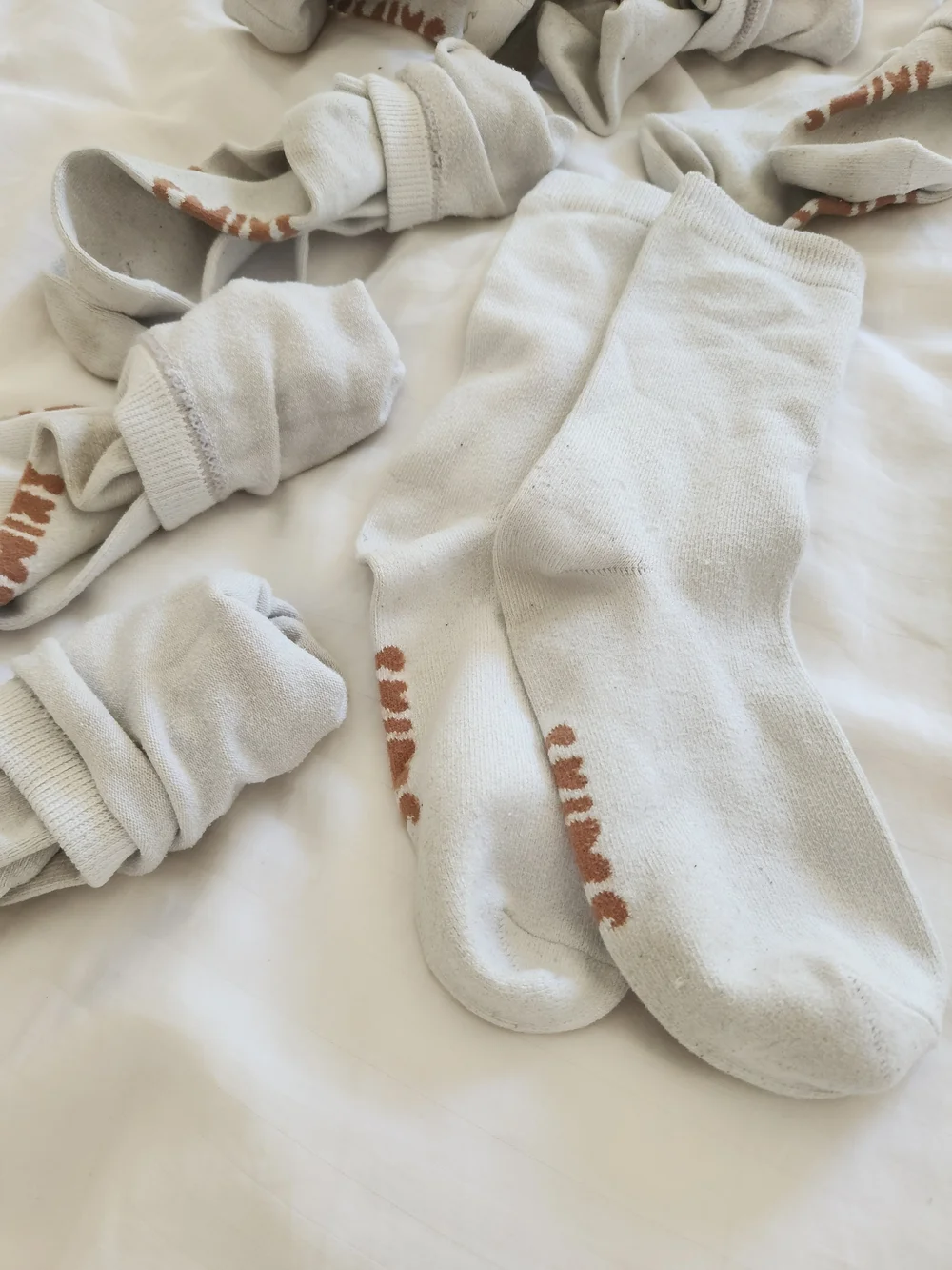 SKIMS Set Of 7 -- White Crew Socks Everyday Mid Calf
